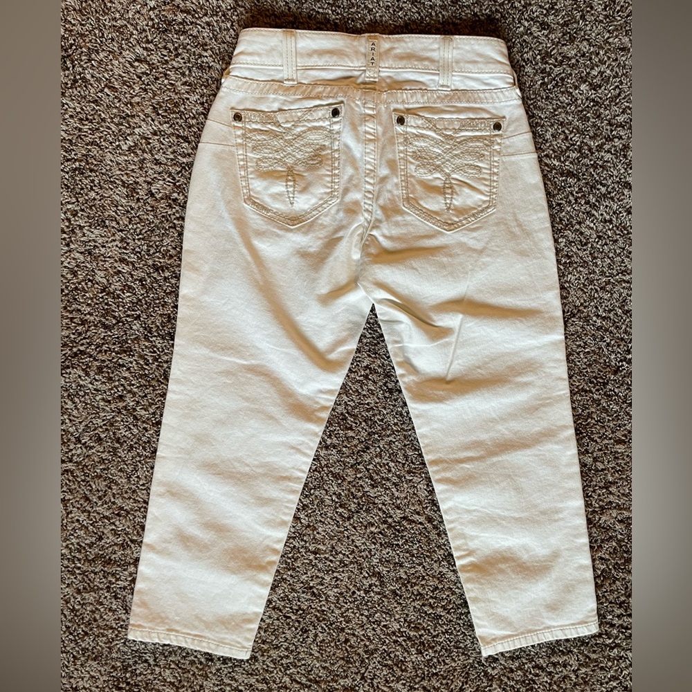 Ariat REAL Denim Capri Jeans Off-White Cream color Women’s Size 28R EUC Capris